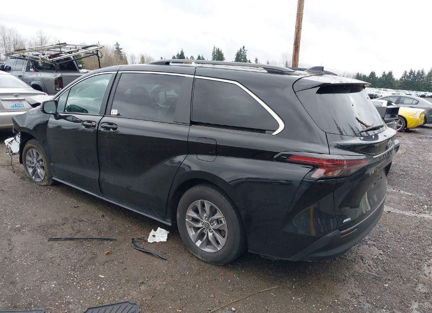 Photo 3 of 2023 Toyota Sienna LE (VIN 5TDKSKFC1PS095238)