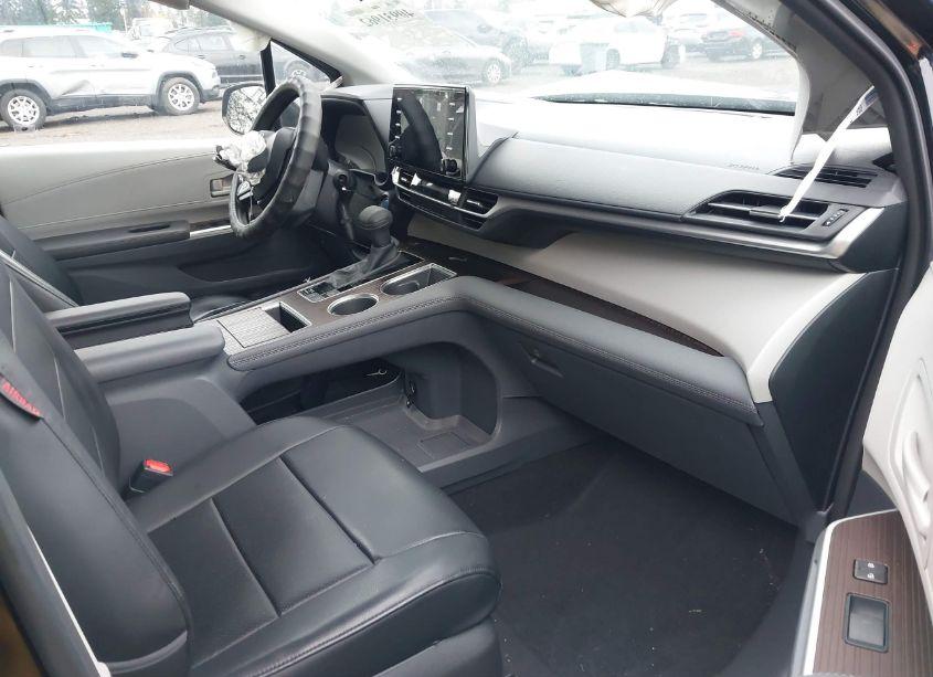 Photo 5 of 2023 Toyota Sienna LE (VIN 5TDKSKFC1PS095238)