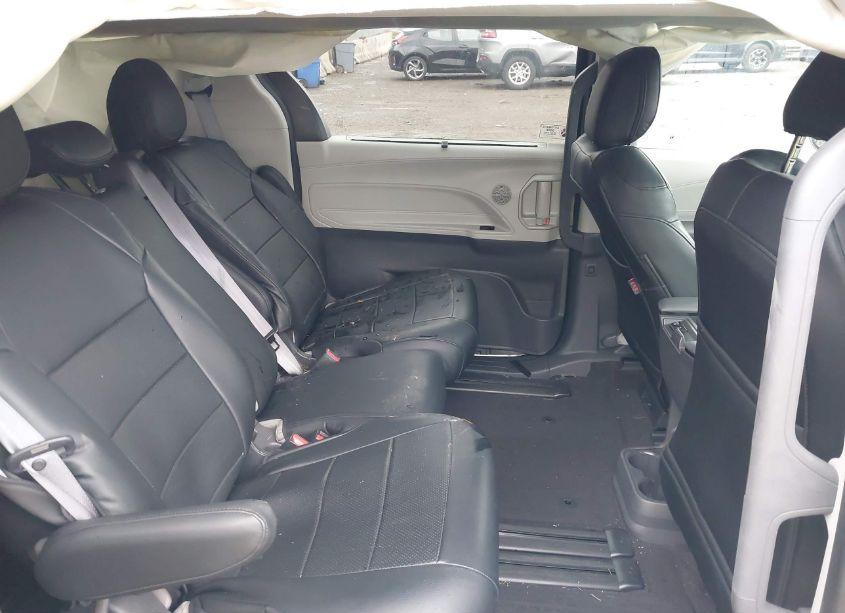 Photo 8 of 2023 Toyota Sienna LE (VIN 5TDKSKFC1PS095238)