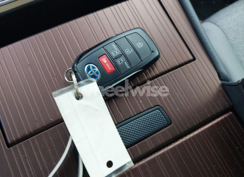 Photo 11 of 2024 Toyota Sienna LE (VIN 5TDKSKFC1RS129035)