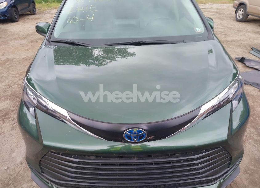 Photo 13 of 2024 Toyota Sienna LE (VIN 5TDKSKFC1RS129035)
