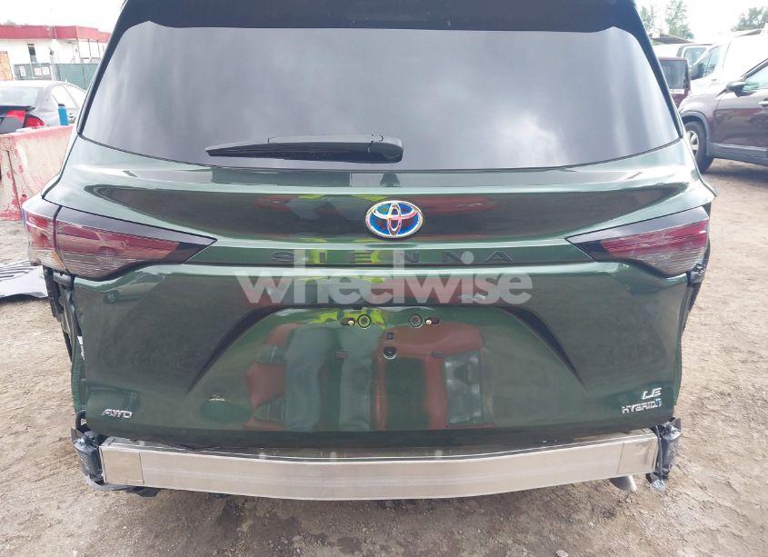 Photo 17 of 2024 Toyota Sienna LE (VIN 5TDKSKFC1RS129035)