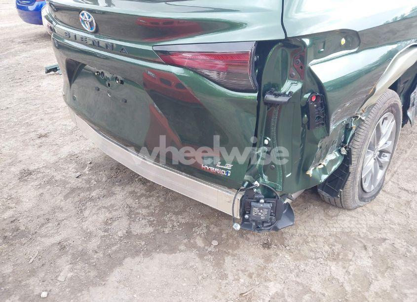 Photo 18 of 2024 Toyota Sienna LE (VIN 5TDKSKFC1RS129035)