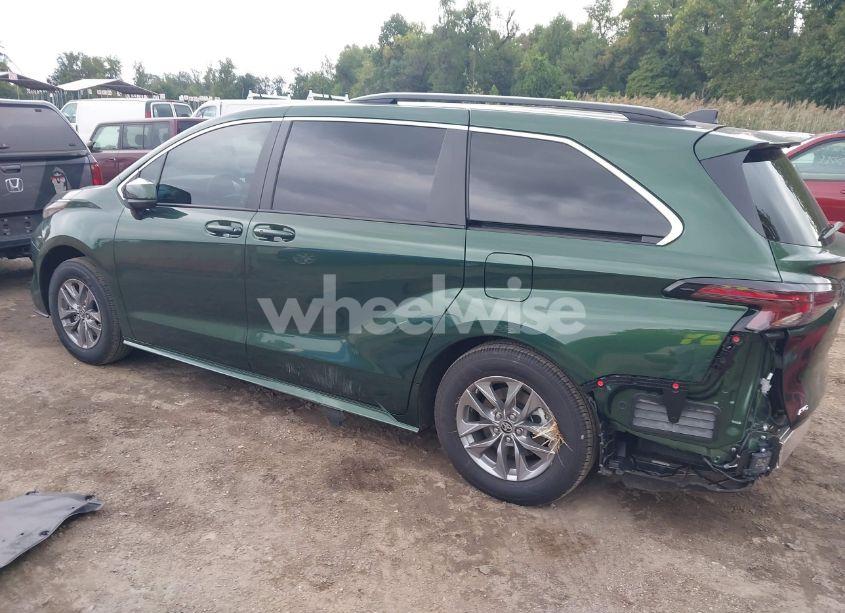 Photo 3 of 2024 Toyota Sienna LE (VIN 5TDKSKFC1RS129035)