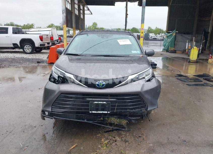 Photo 13 of 2023 Toyota Sienna LE (VIN 5TDKSKFC2PS103895)