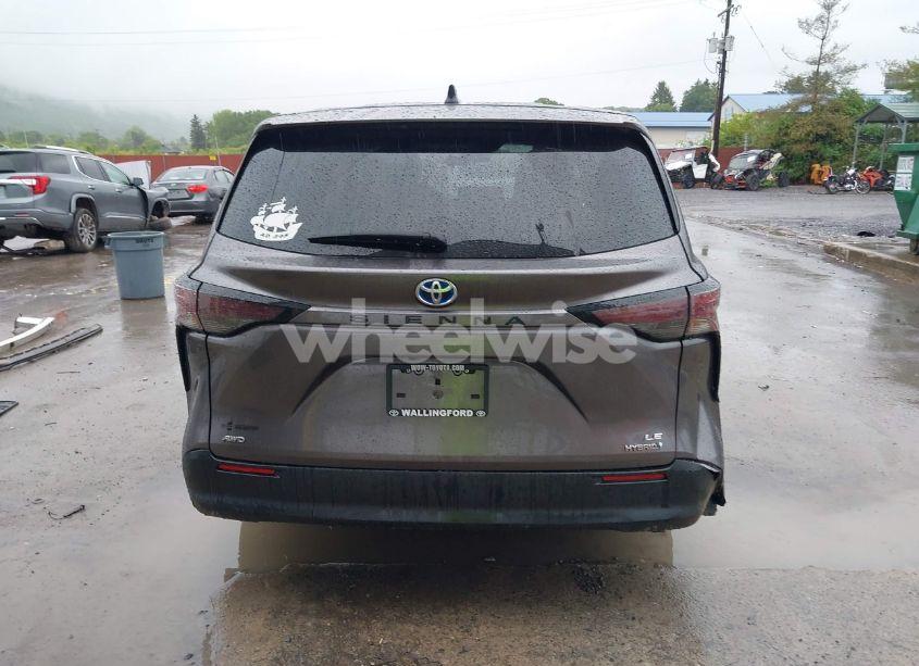 Photo 17 of 2023 Toyota Sienna LE (VIN 5TDKSKFC2PS103895)