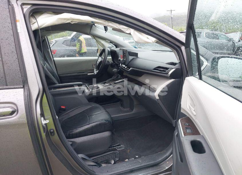 Photo 5 of 2023 Toyota Sienna LE (VIN 5TDKSKFC2PS103895)