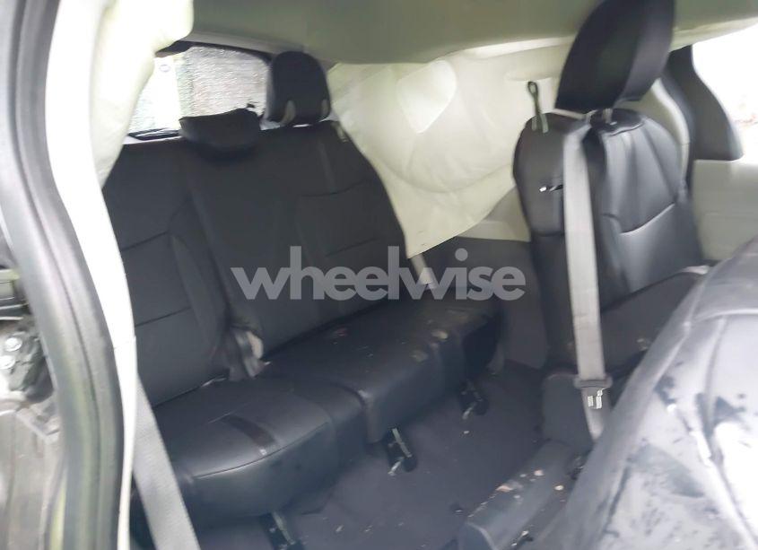 Photo 8 of 2023 Toyota Sienna LE (VIN 5TDKSKFC2PS103895)