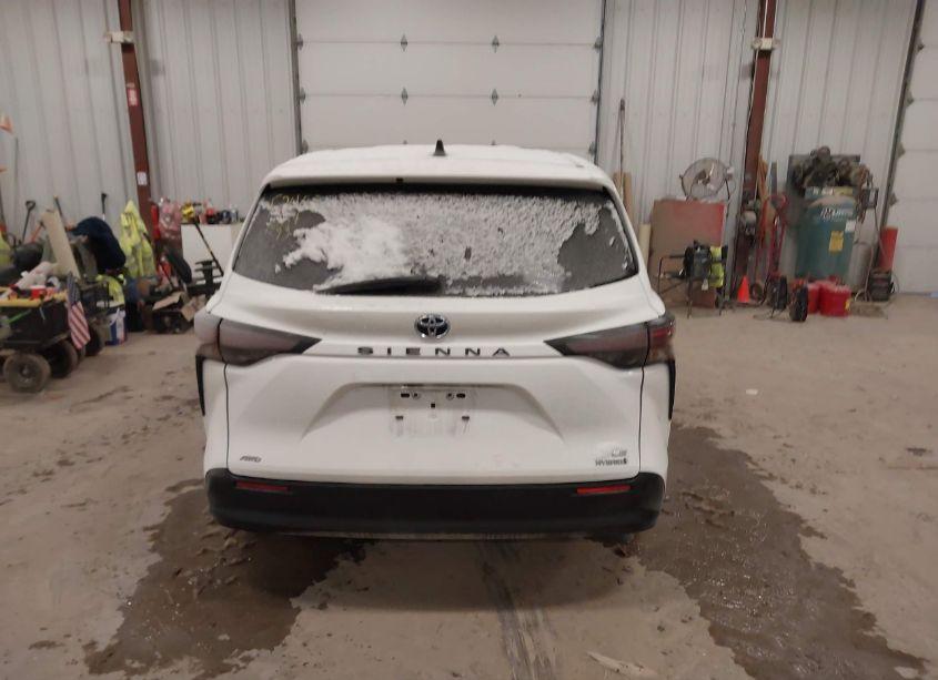 Photo 16 of 2024 Toyota Sienna LE (VIN 5TDKSKFC2RS121204)