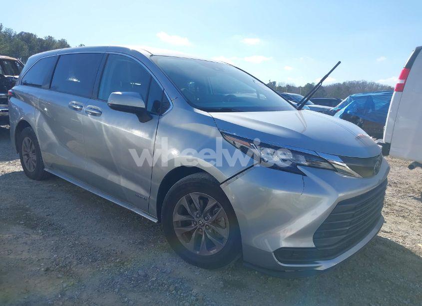 2021 Toyota Sienna LE (VIN 5TDKSKFC3MS003123) main photo