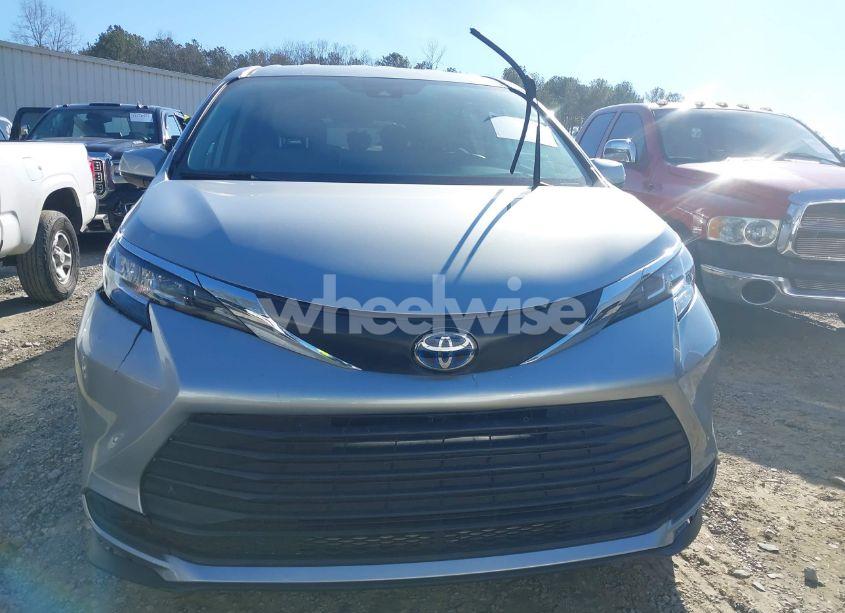 Photo 12 of 2021 Toyota Sienna LE (VIN 5TDKSKFC3MS003123)