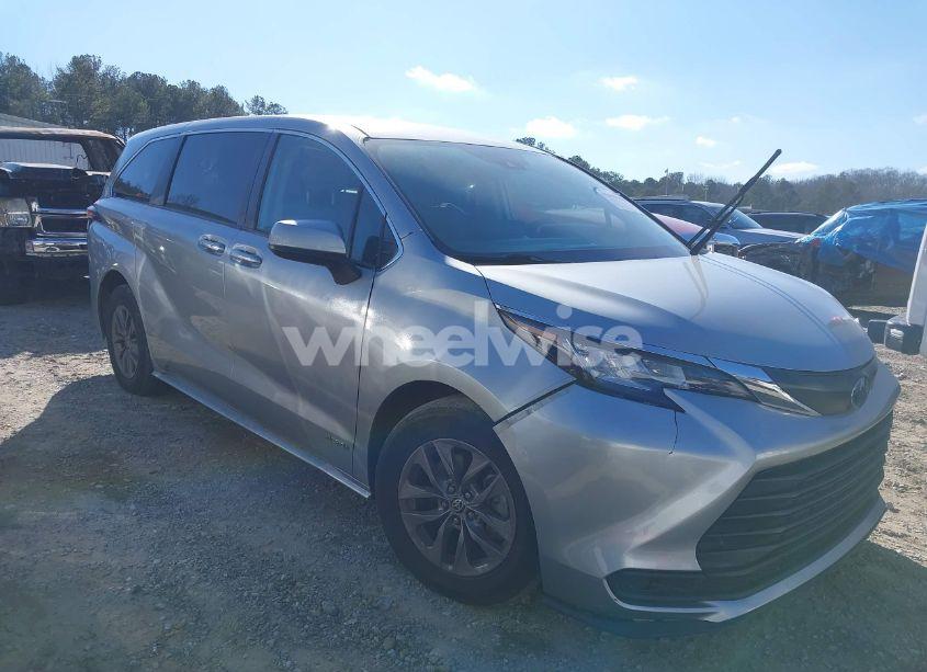Photo 13 of 2021 Toyota Sienna LE (VIN 5TDKSKFC3MS003123)