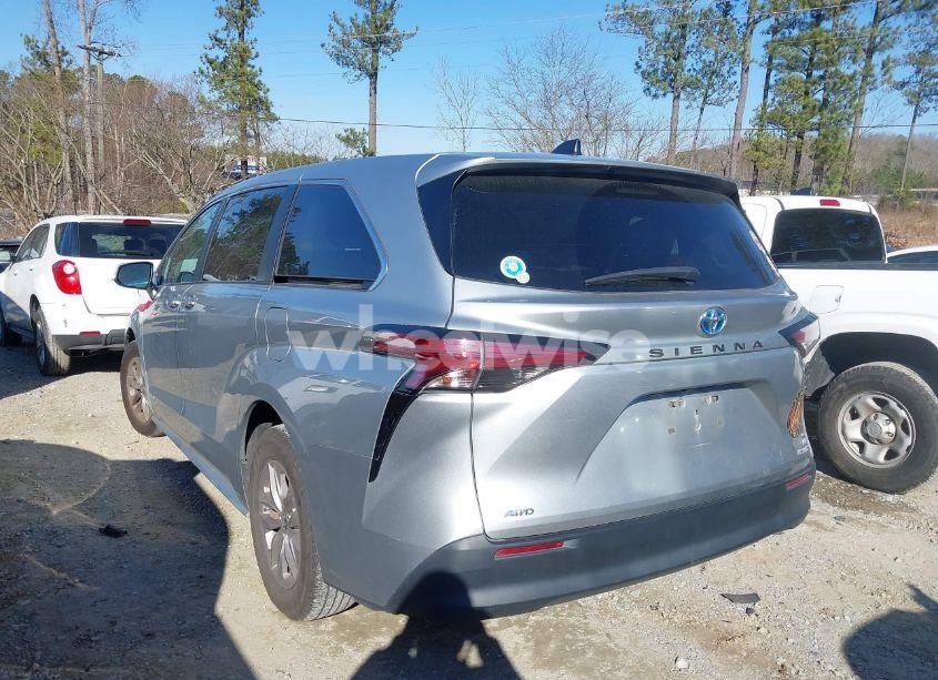 Photo 14 of 2021 Toyota Sienna LE (VIN 5TDKSKFC3MS003123)
