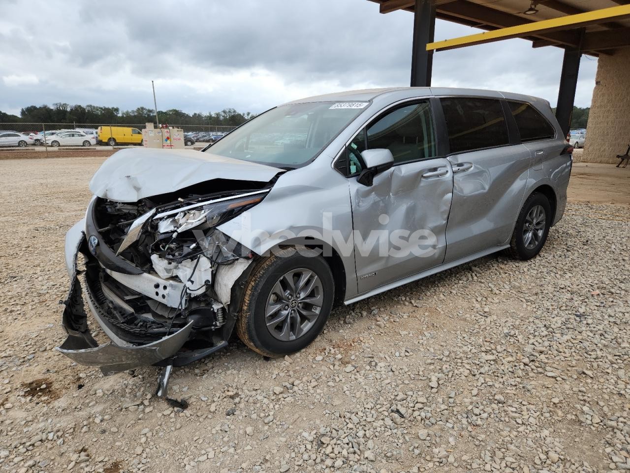 2021 TOYOTA SIENNA LE (VIN 5TDKSKFC3MS032637) main photo