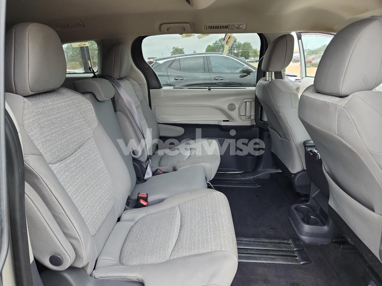 Photo 11 of 2021 TOYOTA SIENNA LE (VIN 5TDKSKFC3MS032637)
