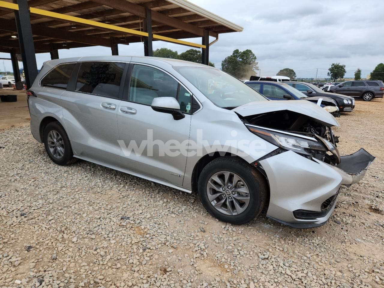 Photo 4 of 2021 TOYOTA SIENNA LE (VIN 5TDKSKFC3MS032637)