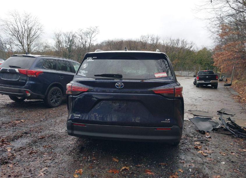 Photo 16 of 2022 Toyota Sienna LE (VIN 5TDKSKFC3NS043493)