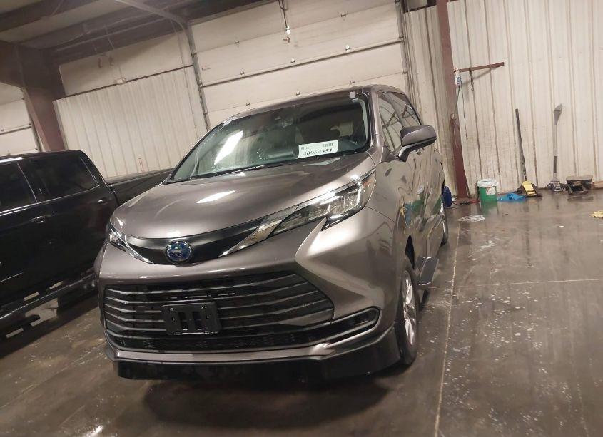 Photo 12 of 2023 Toyota Sienna LE (VIN 5TDKSKFC3PS081986)