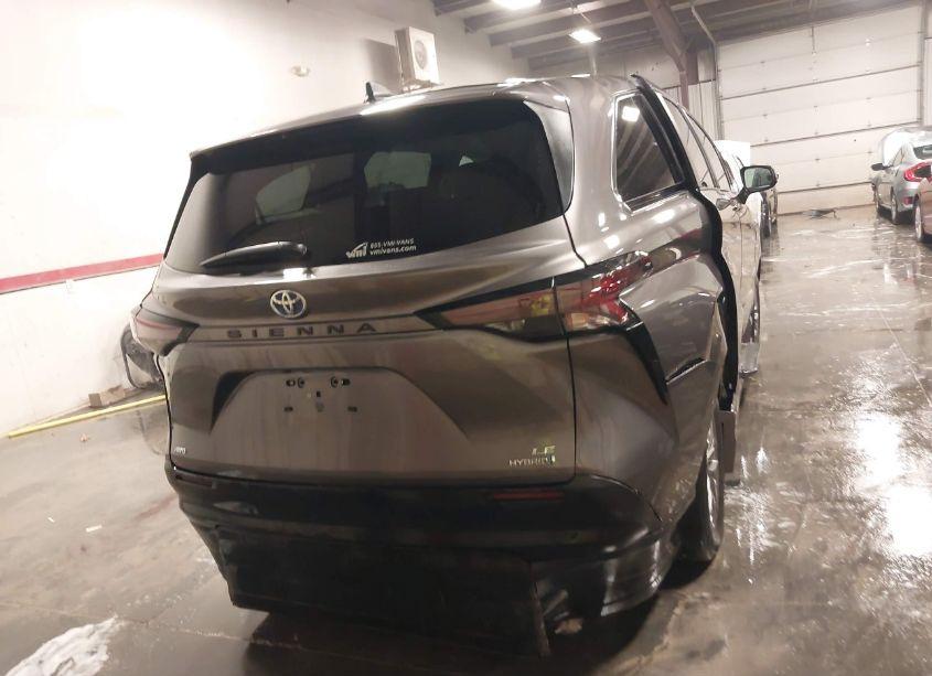 Photo 16 of 2023 Toyota Sienna LE (VIN 5TDKSKFC3PS081986)