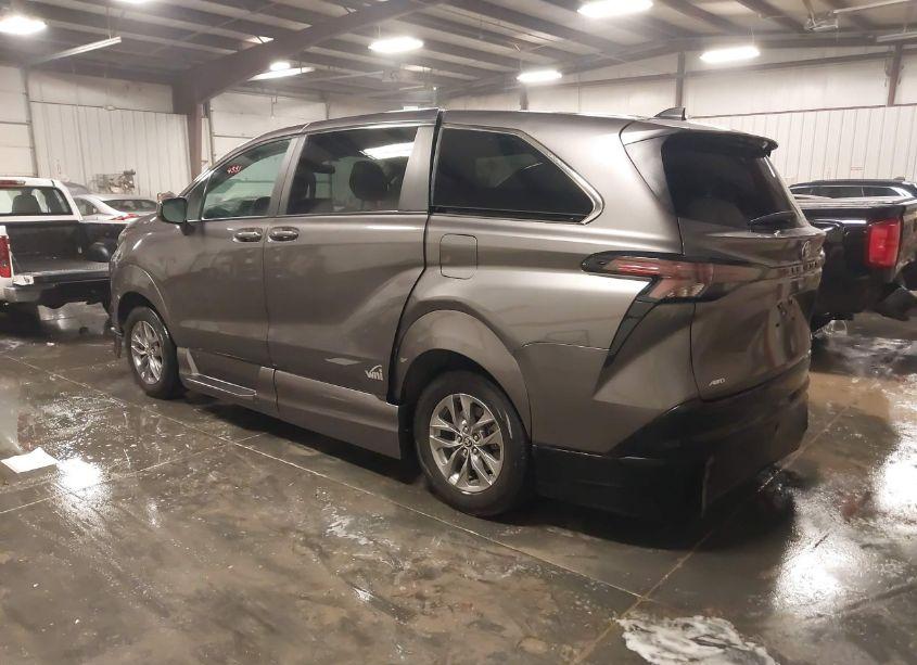 Photo 3 of 2023 Toyota Sienna LE (VIN 5TDKSKFC3PS081986)