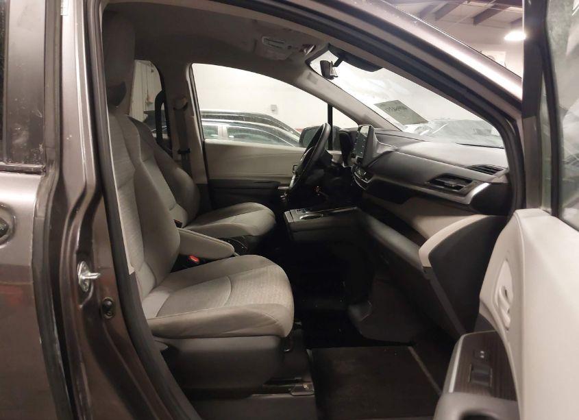 Photo 5 of 2023 Toyota Sienna LE (VIN 5TDKSKFC3PS081986)