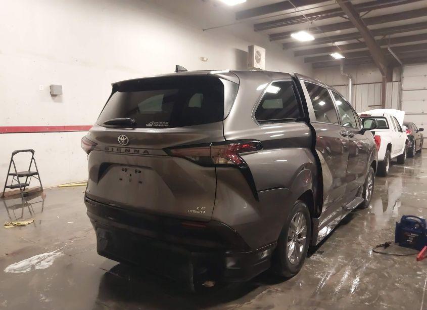 Photo 6 of 2023 Toyota Sienna LE (VIN 5TDKSKFC3PS081986)