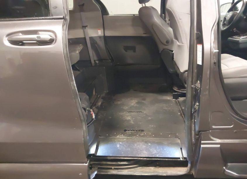 Photo 8 of 2023 Toyota Sienna LE (VIN 5TDKSKFC3PS081986)