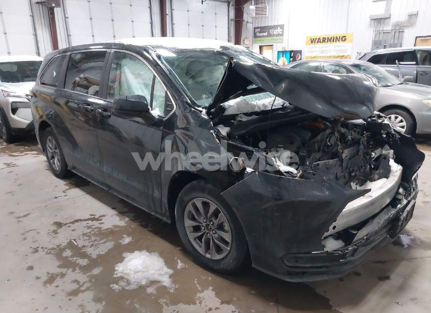 2023 Toyota Sienna LE (VIN 5TDKSKFC3PS099467) main photo