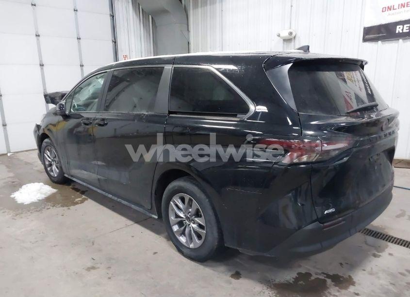 Photo 3 of 2023 Toyota Sienna LE (VIN 5TDKSKFC3PS099467)