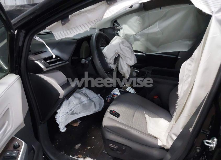 Photo 5 of 2023 Toyota Sienna LE (VIN 5TDKSKFC3PS099467)