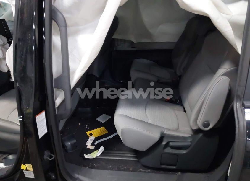 Photo 8 of 2023 Toyota Sienna LE (VIN 5TDKSKFC3PS099467)