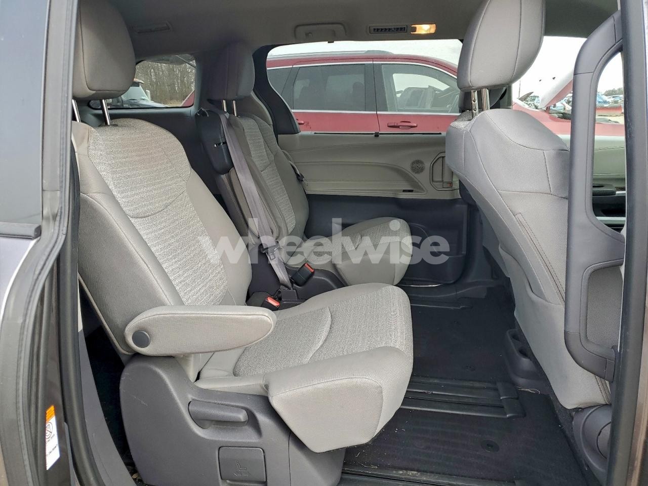 Photo 11 of 2021 TOYOTA SIENNA LE (VIN 5TDKSKFC4MS028533)