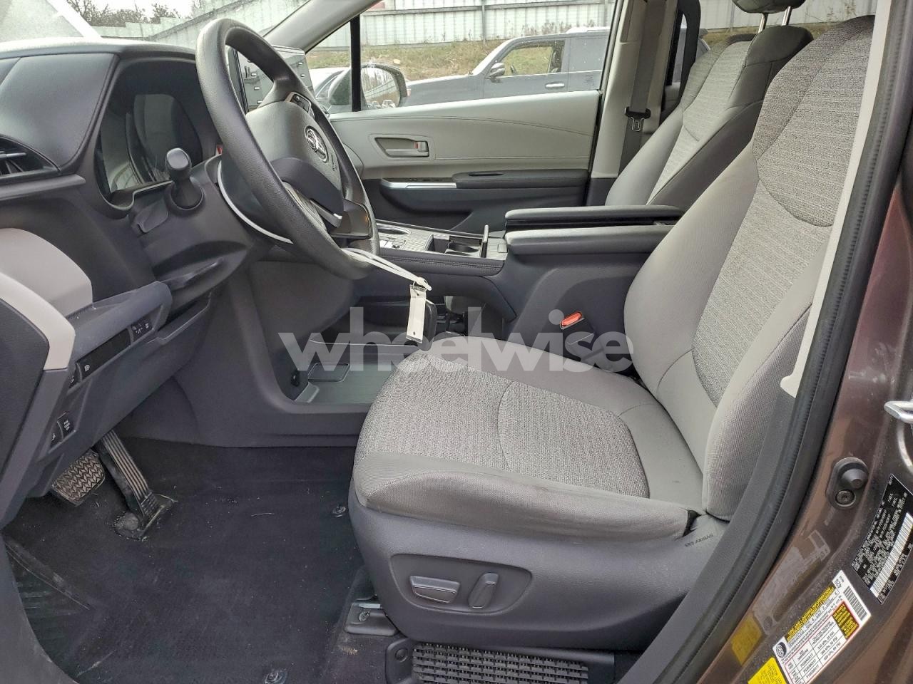 Photo 7 of 2021 TOYOTA SIENNA LE (VIN 5TDKSKFC4MS028533)