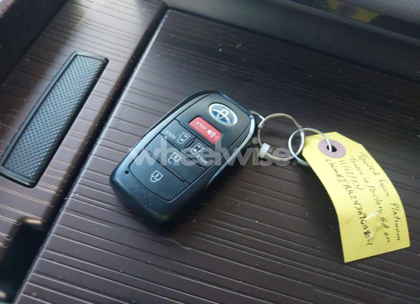 Photo 11 of 2024 Toyota Sienna LE (VIN 5TDKSKFC4RS135833)