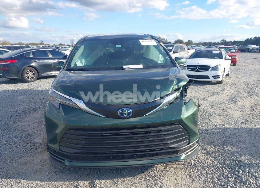 Photo 12 of 2024 Toyota Sienna LE (VIN 5TDKSKFC4RS135833)
