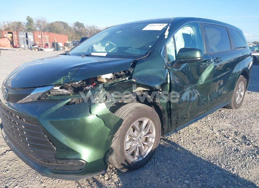 Photo 6 of 2024 Toyota Sienna LE (VIN 5TDKSKFC4RS135833)