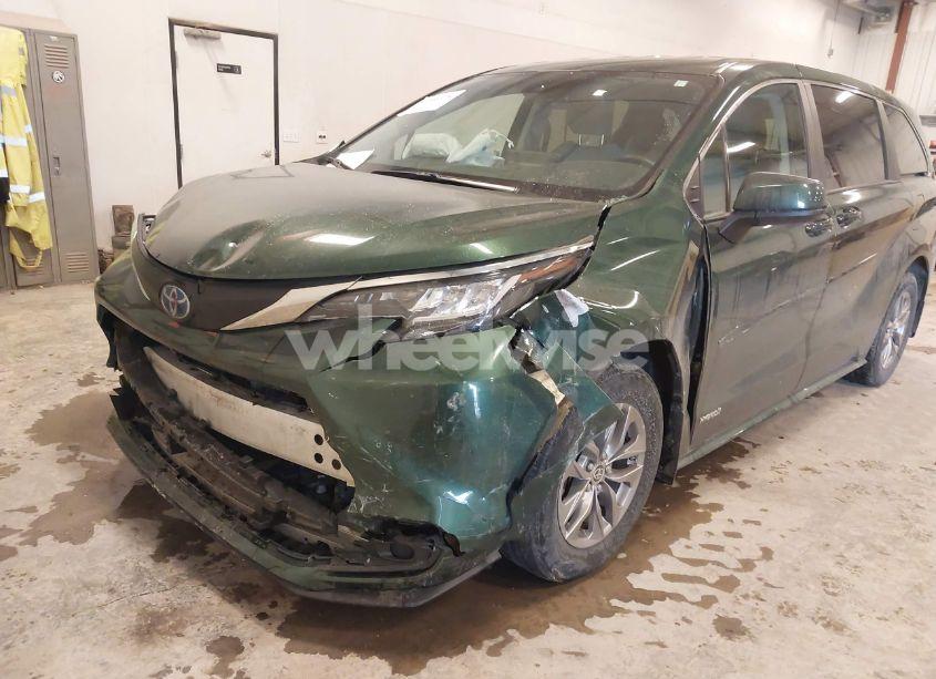 Photo 12 of 2021 Toyota Sienna LE (VIN 5TDKSKFC5MS006315)