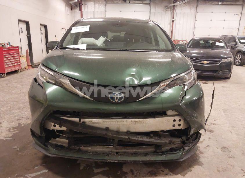 Photo 13 of 2021 Toyota Sienna LE (VIN 5TDKSKFC5MS006315)