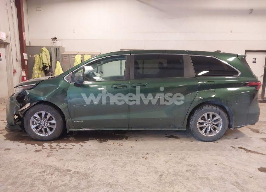 Photo 15 of 2021 Toyota Sienna LE (VIN 5TDKSKFC5MS006315)