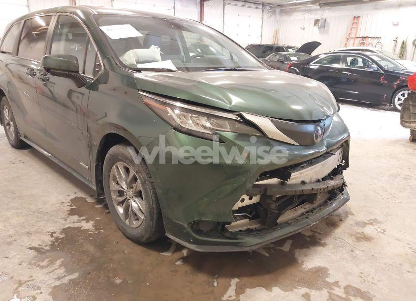 Photo 18 of 2021 Toyota Sienna LE (VIN 5TDKSKFC5MS006315)
