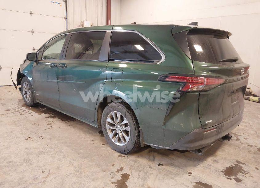 Photo 3 of 2021 Toyota Sienna LE (VIN 5TDKSKFC5MS006315)