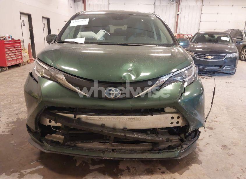 Photo 6 of 2021 Toyota Sienna LE (VIN 5TDKSKFC5MS006315)