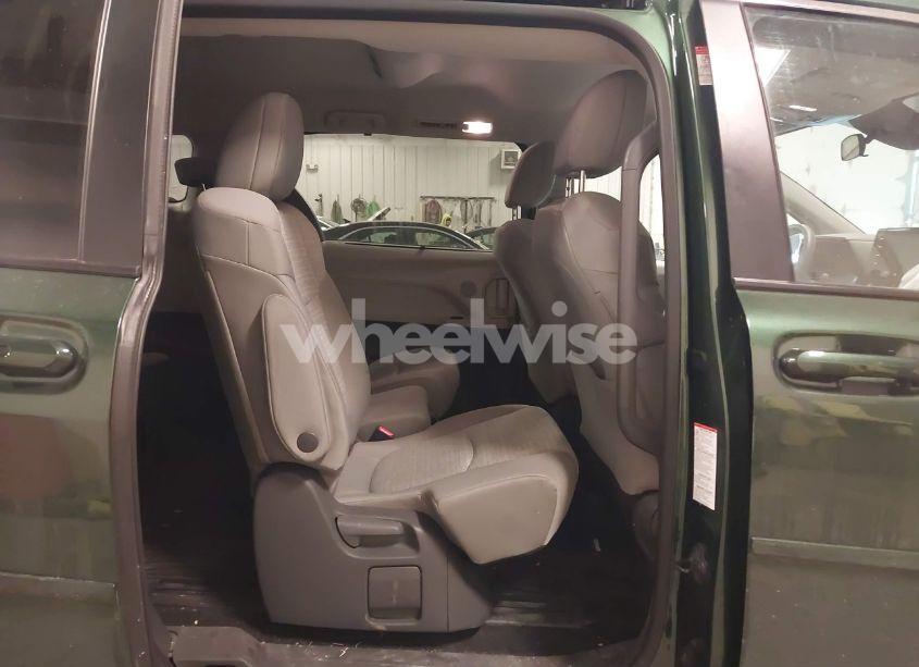 Photo 8 of 2021 Toyota Sienna LE (VIN 5TDKSKFC5MS006315)
