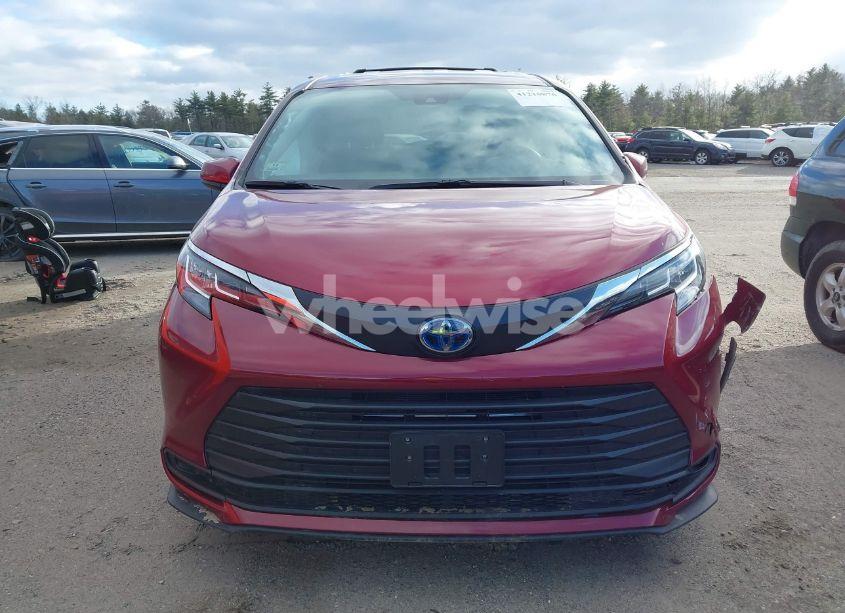 Photo 12 of 2023 Toyota Sienna LE (VIN 5TDKSKFC5PS076093)