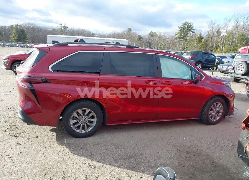 Photo 13 of 2023 Toyota Sienna LE (VIN 5TDKSKFC5PS076093)