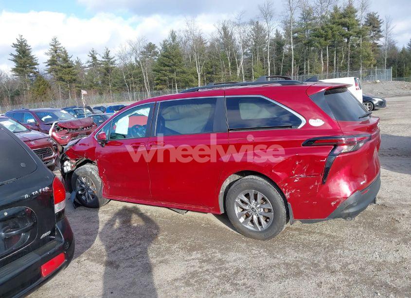 Photo 14 of 2023 Toyota Sienna LE (VIN 5TDKSKFC5PS076093)