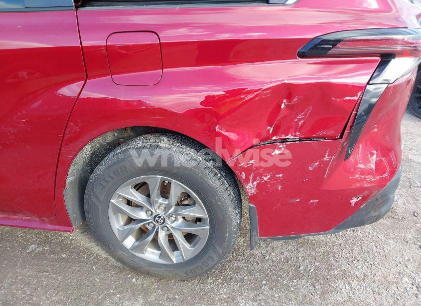 Photo 18 of 2023 Toyota Sienna LE (VIN 5TDKSKFC5PS076093)