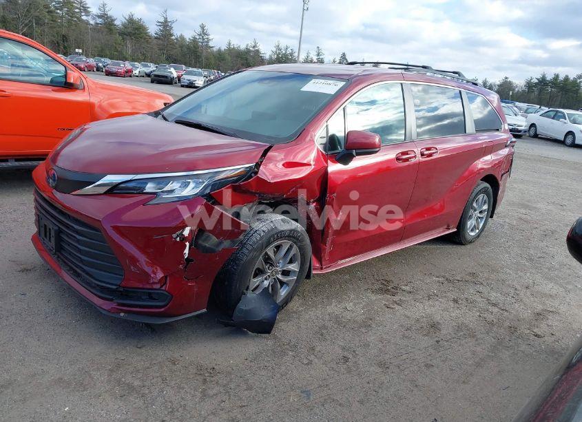 Photo 2 of 2023 Toyota Sienna LE (VIN 5TDKSKFC5PS076093)