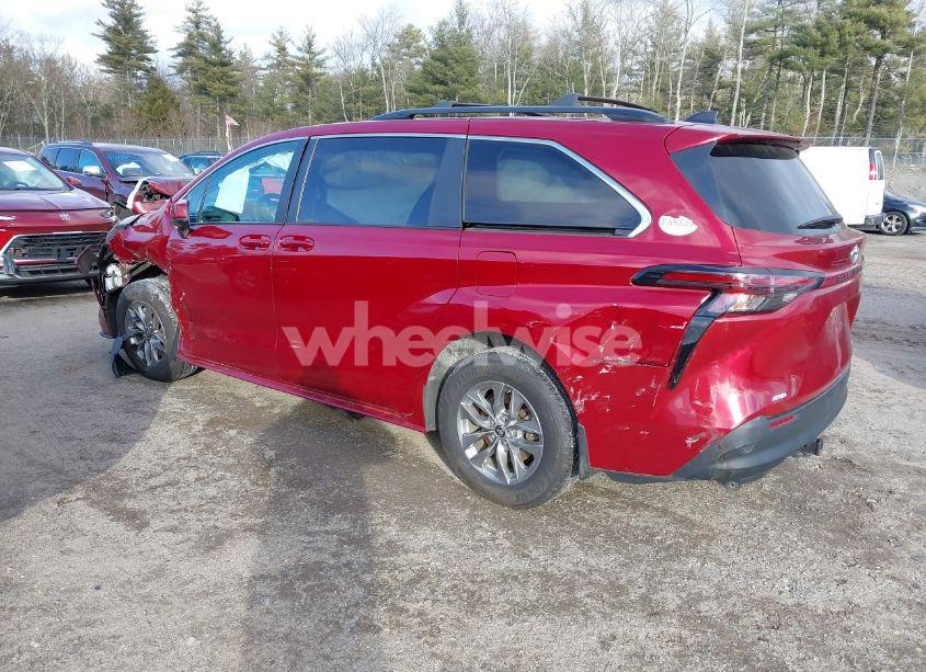 Photo 3 of 2023 Toyota Sienna LE (VIN 5TDKSKFC5PS076093)