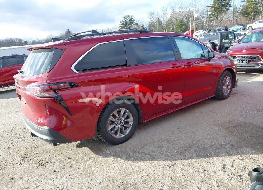 Photo 4 of 2023 Toyota Sienna LE (VIN 5TDKSKFC5PS076093)